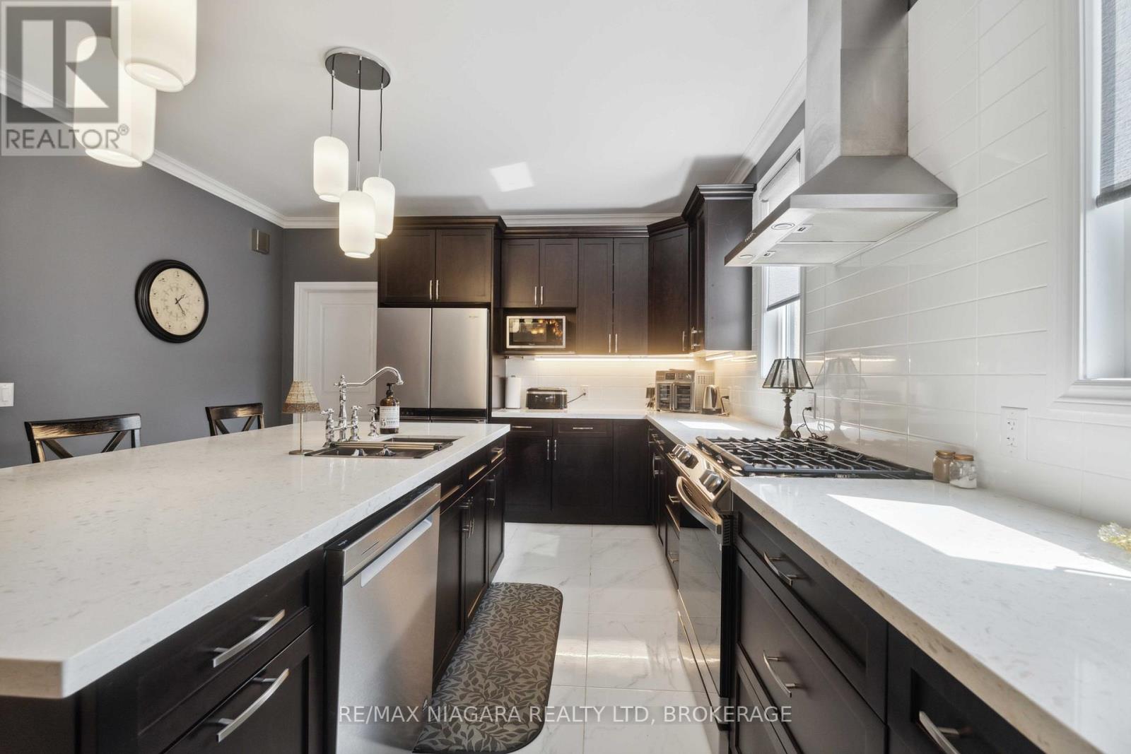 3555 Canfield Crescent, Fort Erie, Ontario  L0S 1S0 - Photo 8 - X12485250