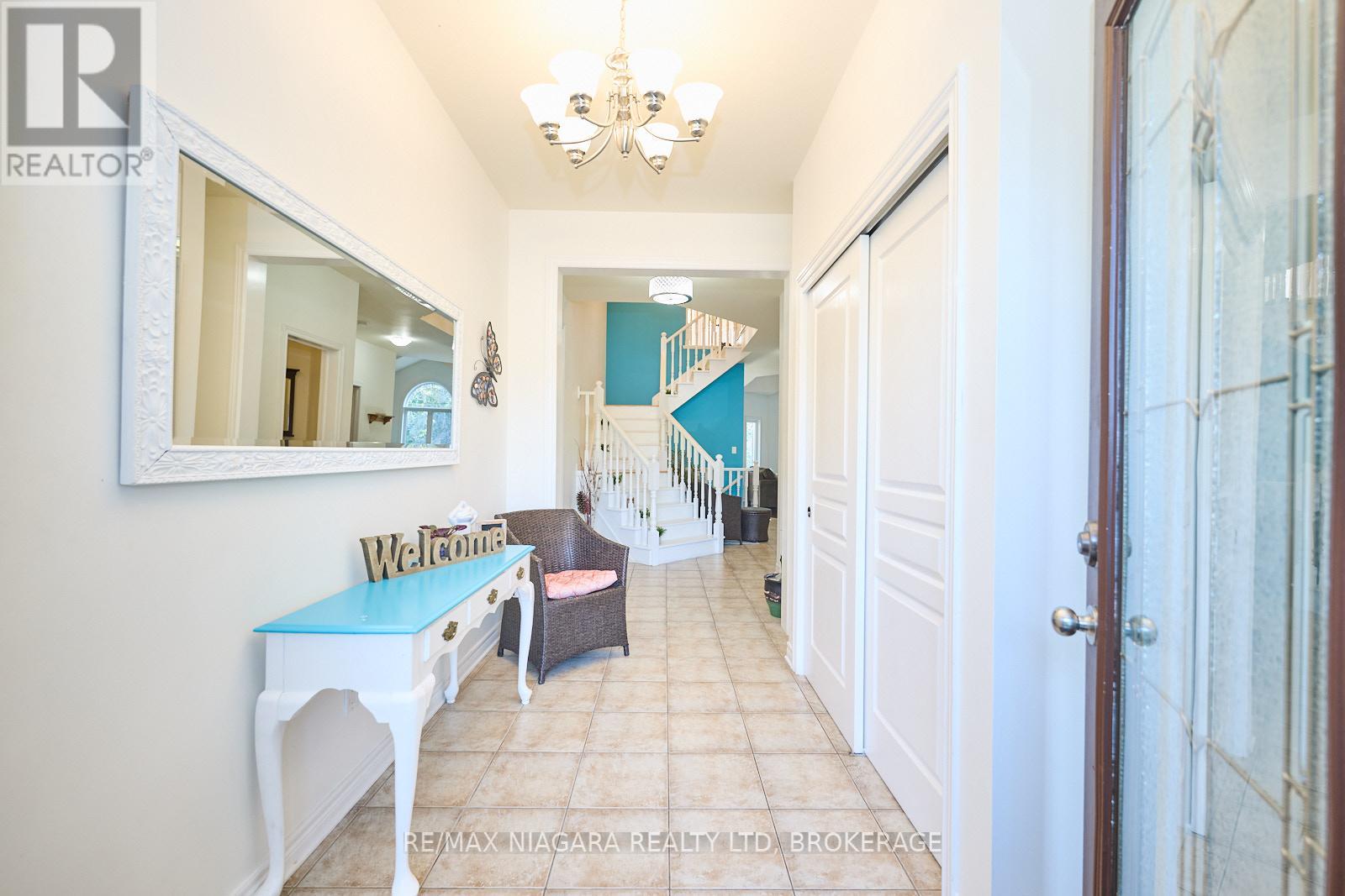 690 Brian Street, Fort Erie, Ontario  L2A 6W2 - Photo 2 - X12485388