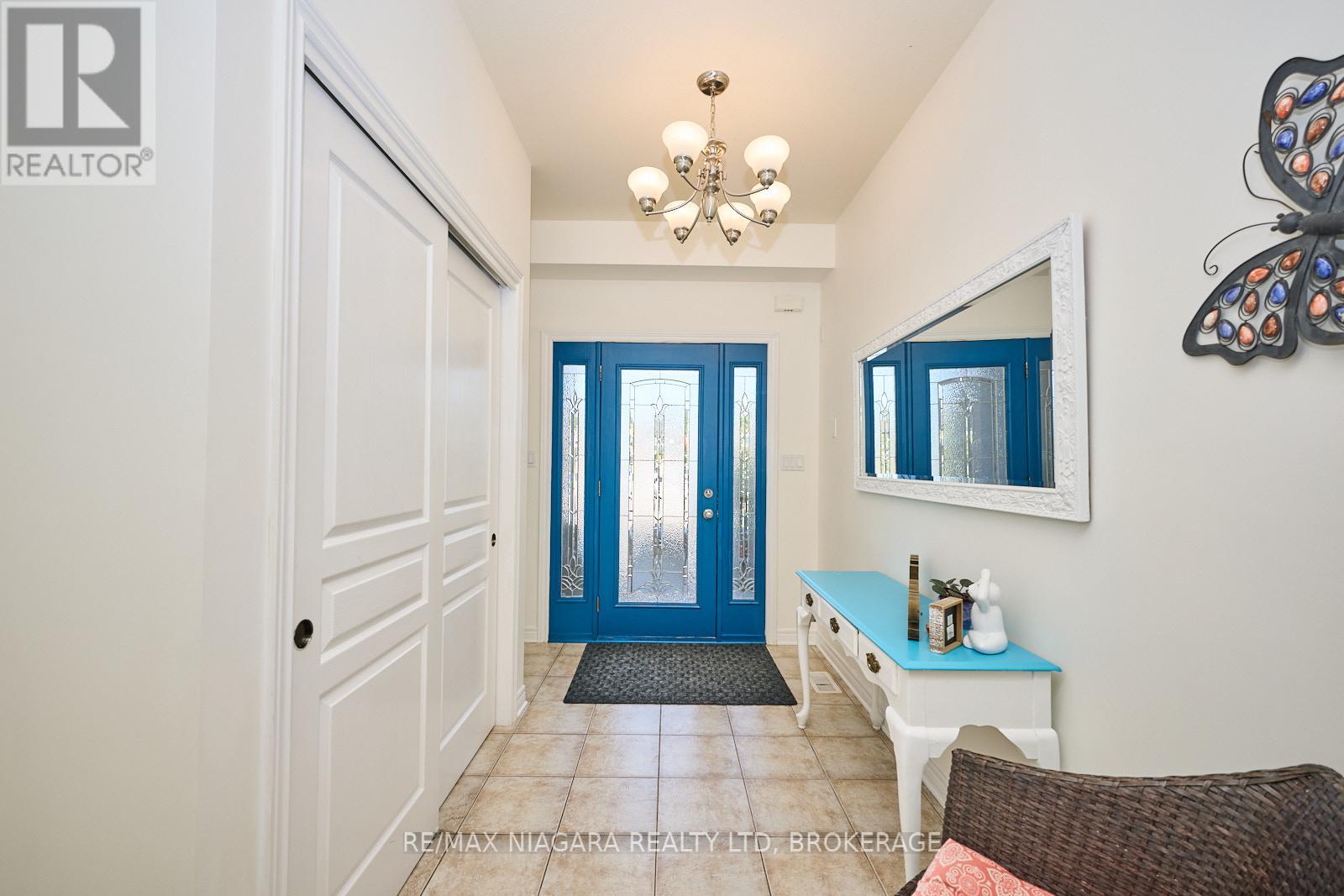 690 Brian Street, Fort Erie, Ontario  L2A 6W2 - Photo 3 - X12485388