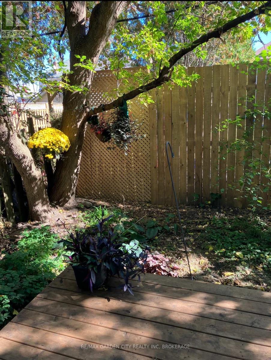 16 Ida Street, St. Catharines, Ontario  L2R 3X4 - Photo 32 - X12485392