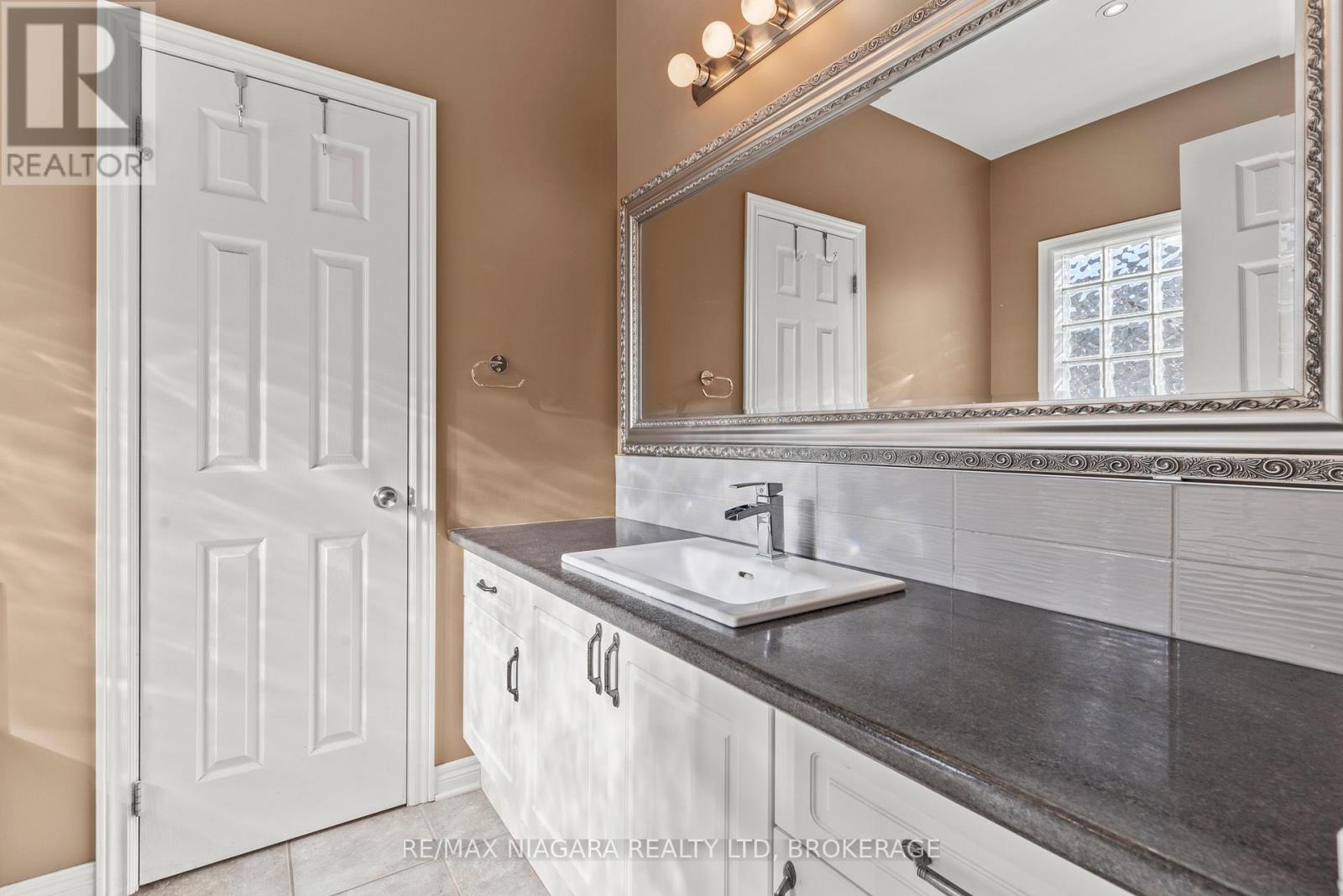 3579 Carver Street, Fort Erie, Ontario  L0S 1S0 - Photo 15 - X12485443