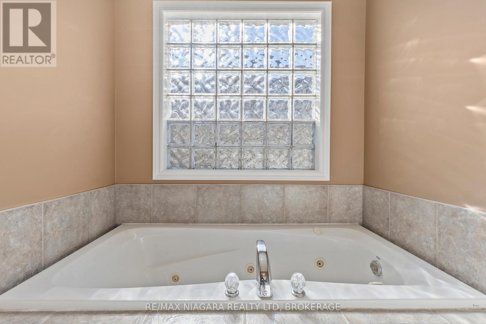 3579 Carver Street, Fort Erie, Ontario  L0S 1S0 - Photo 16 - X12485443