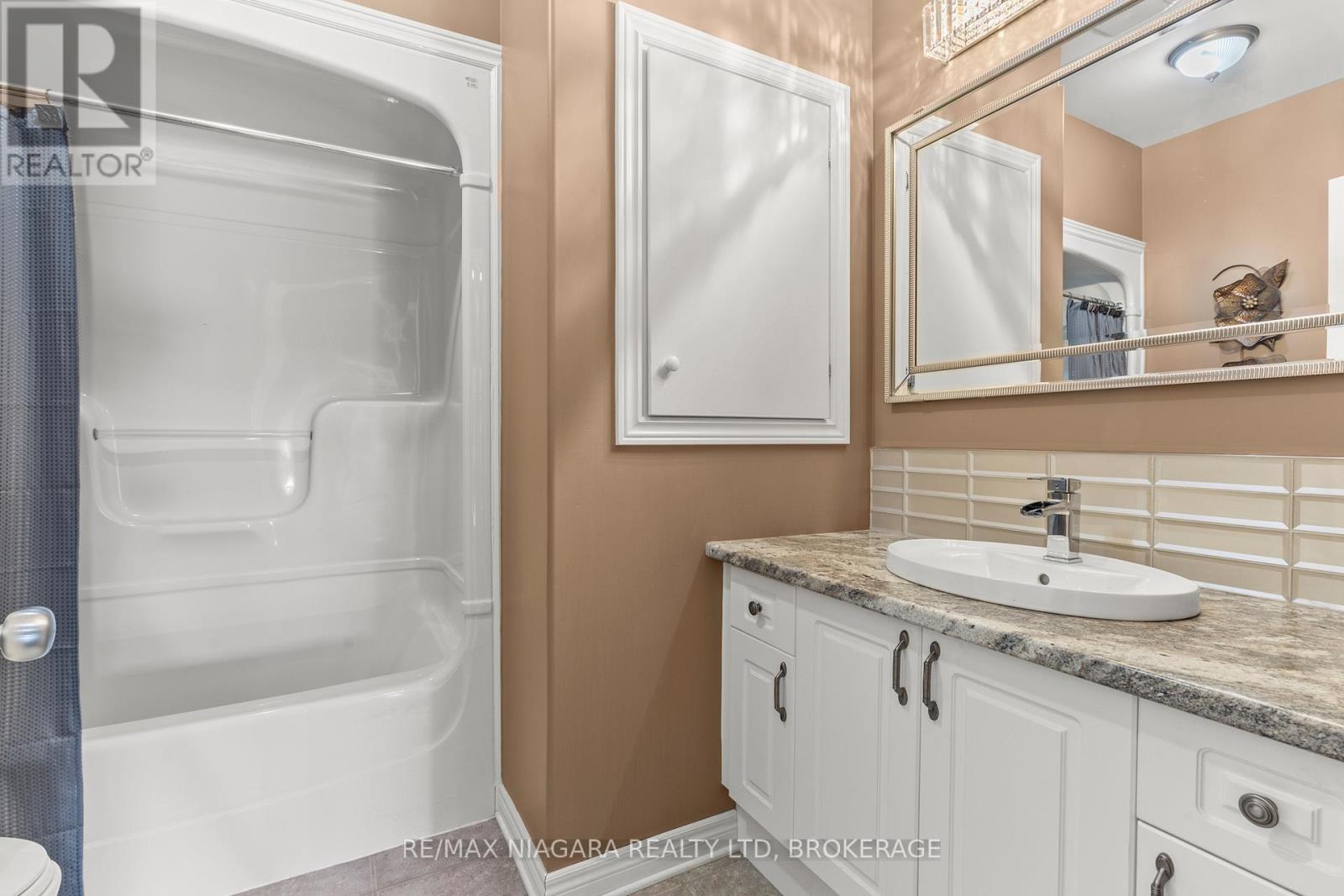 3579 Carver Street, Fort Erie, Ontario  L0S 1S0 - Photo 19 - X12485443