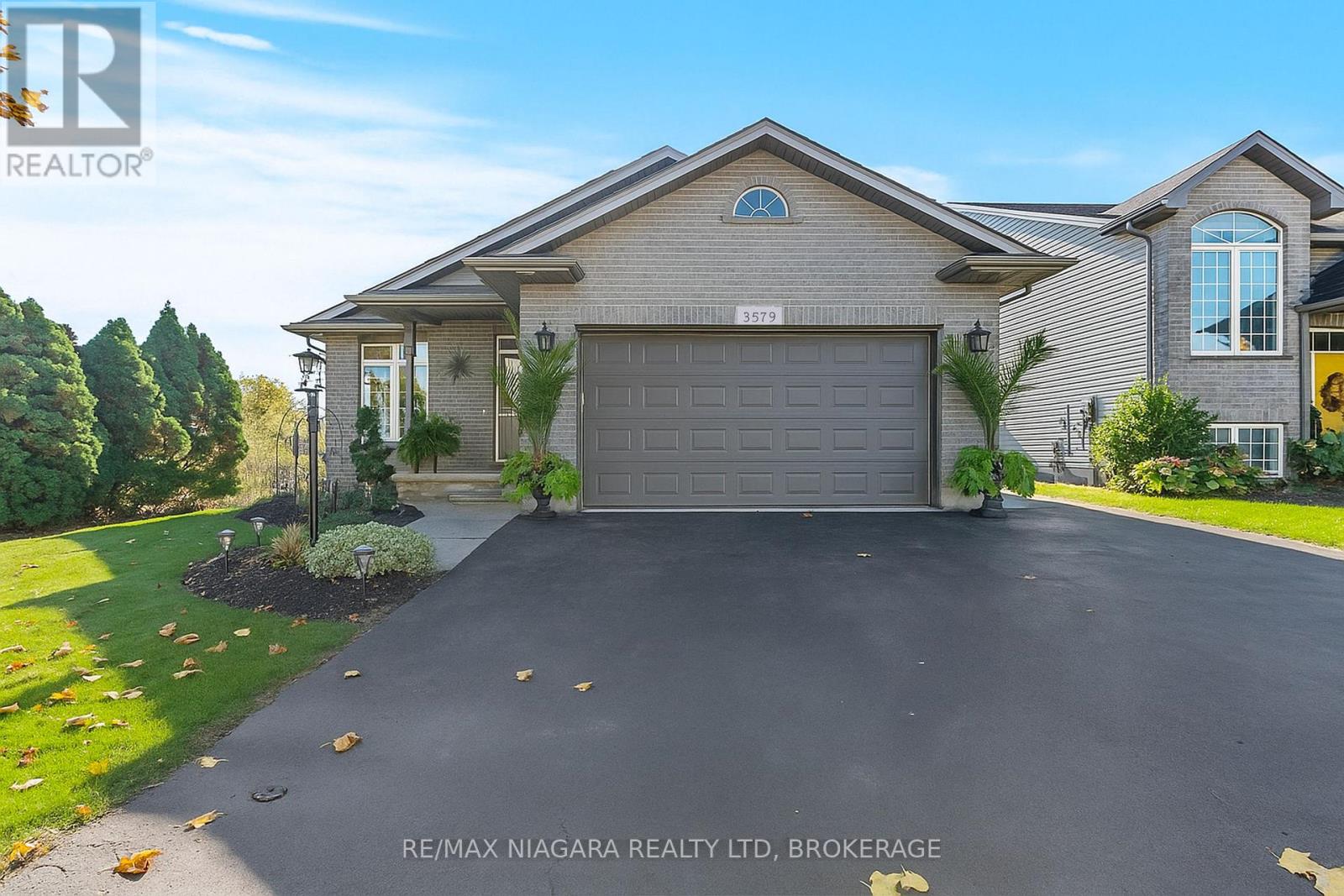 3579 Carver Street, Fort Erie, Ontario  L0S 1S0 - Photo 2 - X12485443