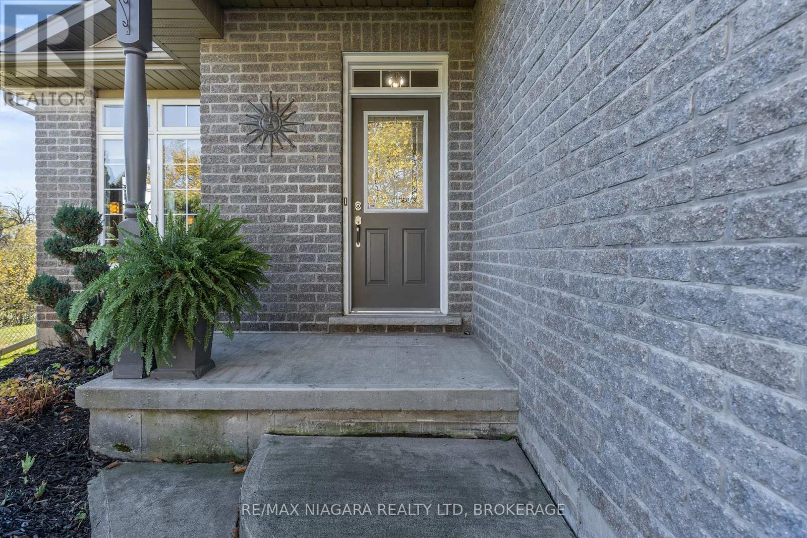 3579 Carver Street, Fort Erie, Ontario  L0S 1S0 - Photo 3 - X12485443