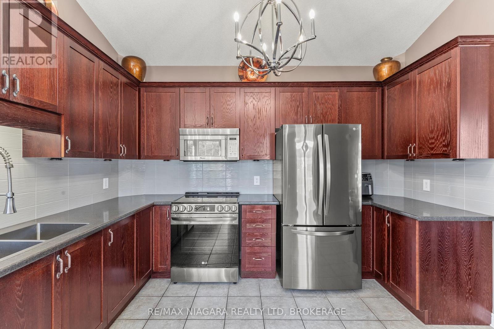 3579 Carver Street, Fort Erie, Ontario  L0S 1S0 - Photo 8 - X12485443