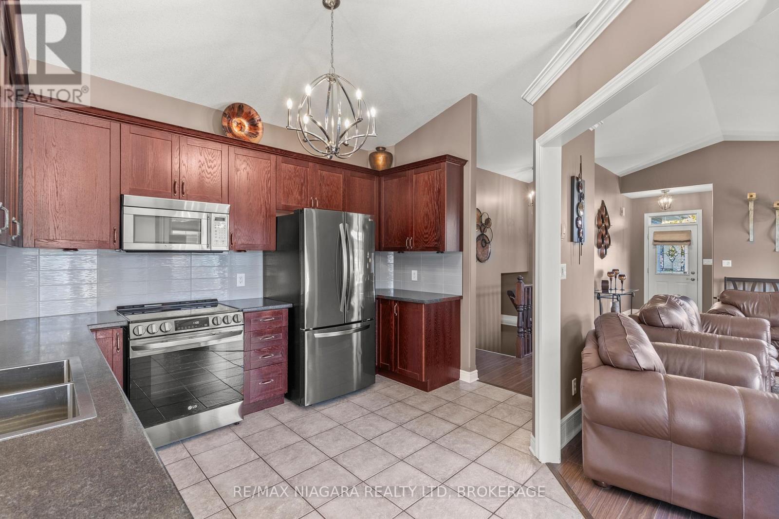 3579 Carver Street, Fort Erie, Ontario  L0S 1S0 - Photo 9 - X12485443