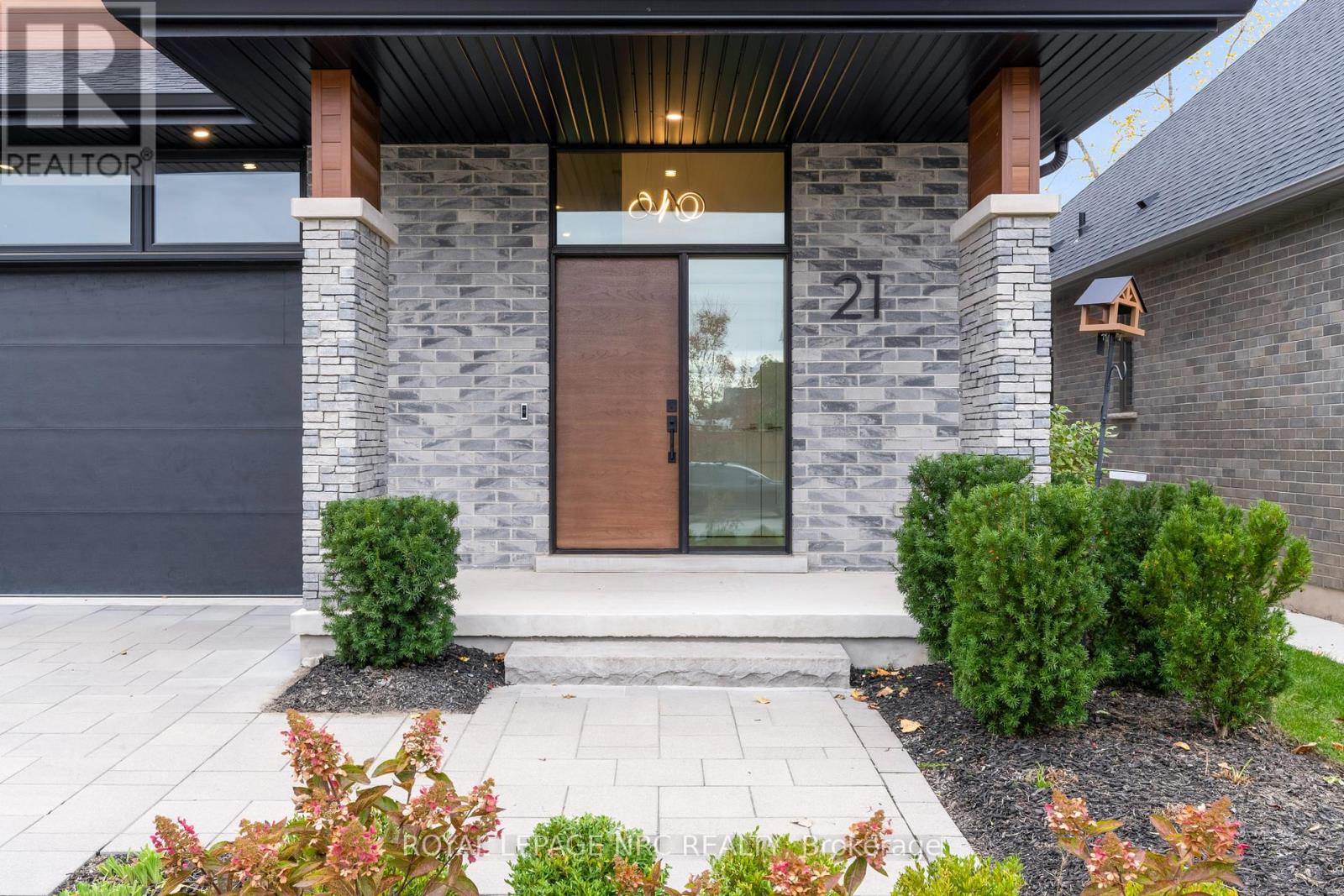 21 Singer Street, Thorold, Ontario  L2V 0E9 - Photo 7 - X12487292