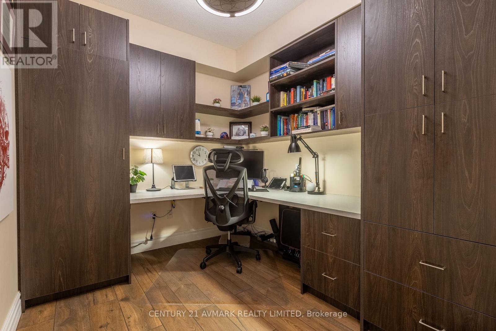 228 - 8111 Forest Glen Drive, Niagara Falls, Ontario  L2H 2Y7 - Photo 5 - X12487302