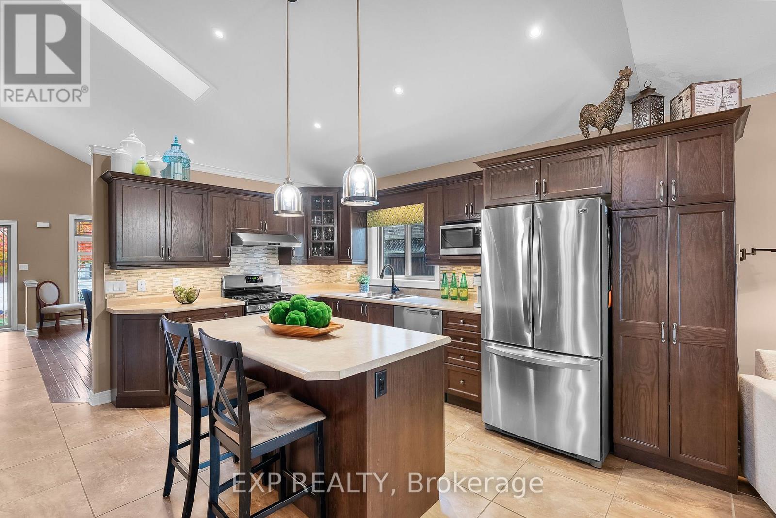 9148 Tapestry Court, Niagara Falls, Ontario  L2H 0E2 - Photo 12 - X12487616