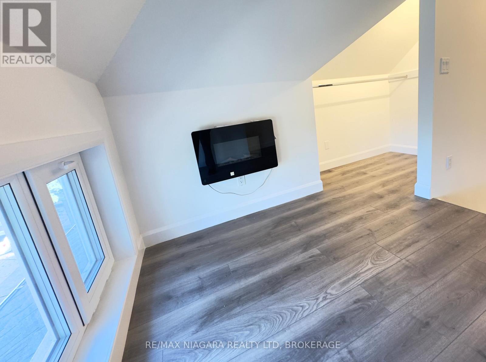 4992 Mcrae Street, Niagara Falls, Ontario  L2E 1P1 - Photo 11 - X12487751