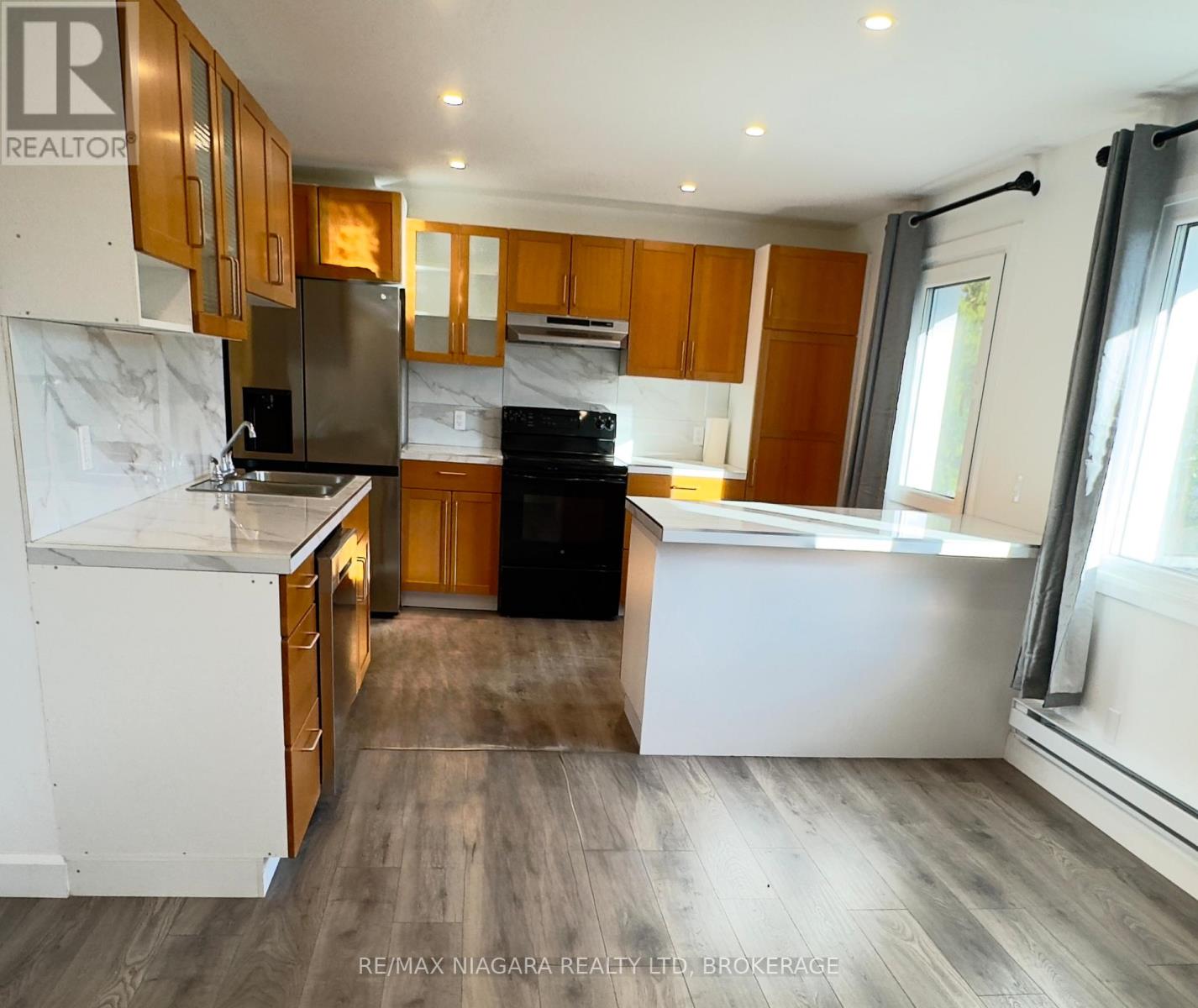 4992 Mcrae Street, Niagara Falls, Ontario  L2E 1P1 - Photo 2 - X12487751