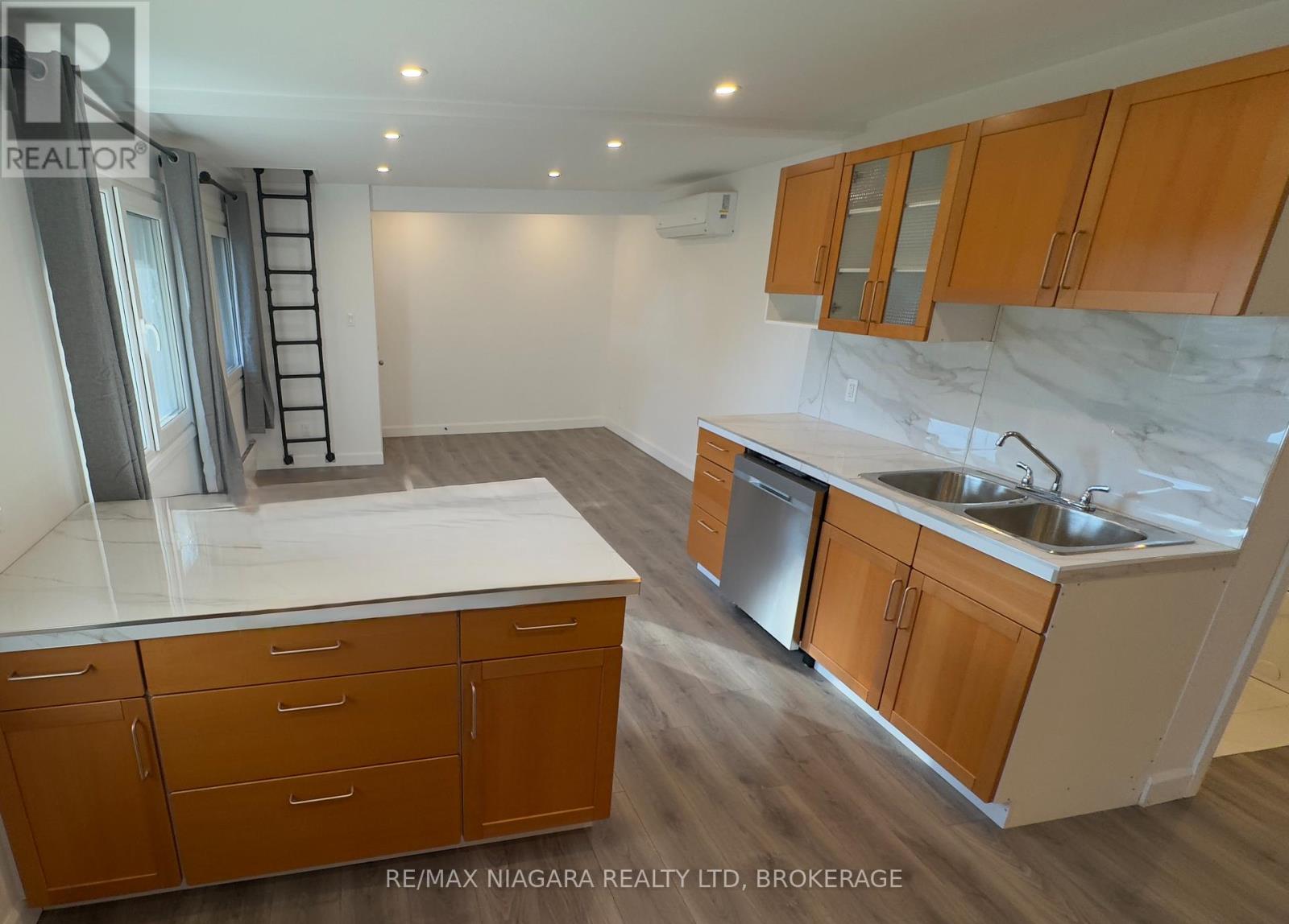 4992 Mcrae Street, Niagara Falls, Ontario  L2E 1P1 - Photo 3 - X12487751