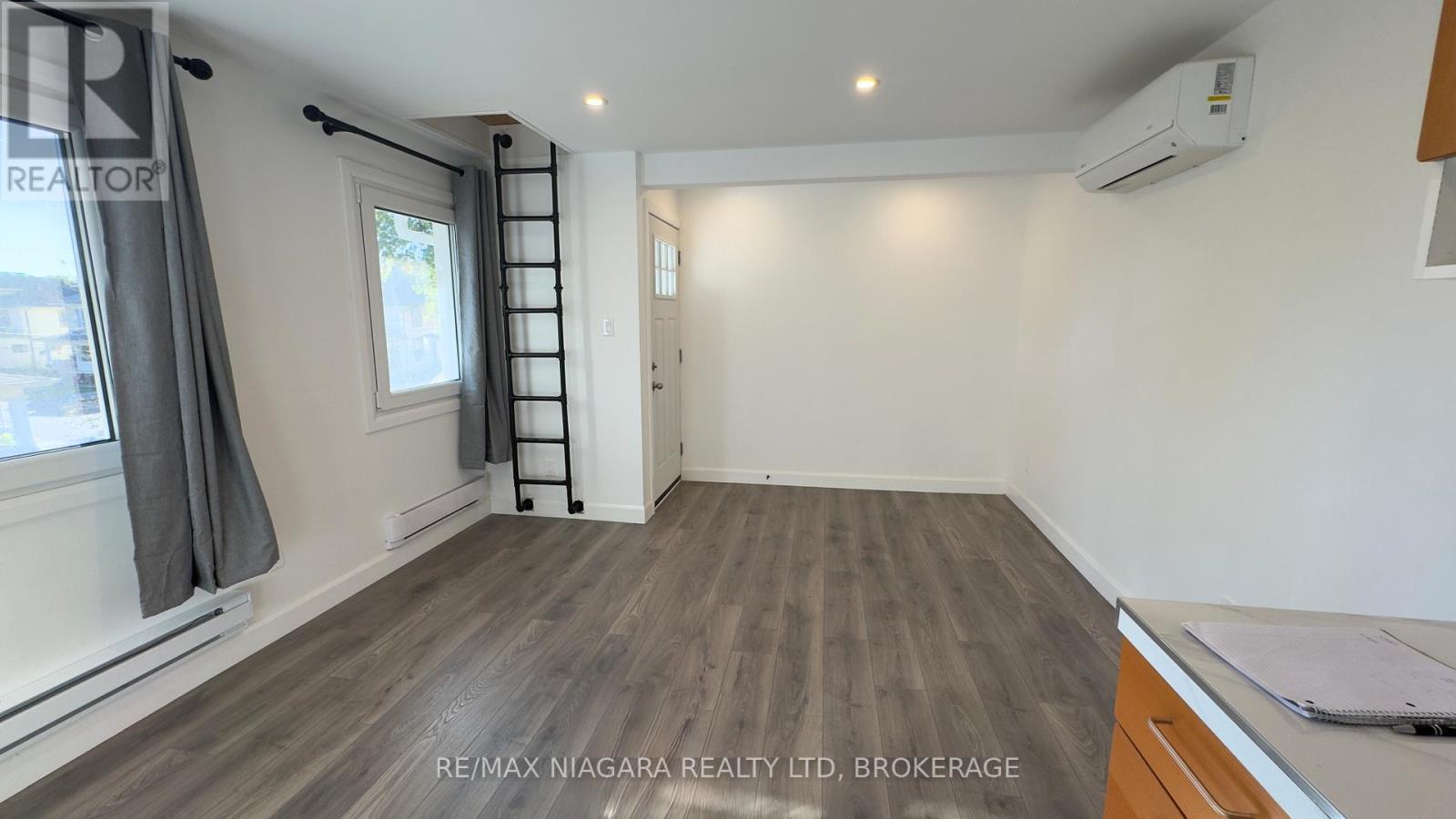 4992 Mcrae Street, Niagara Falls, Ontario  L2E 1P1 - Photo 4 - X12487751