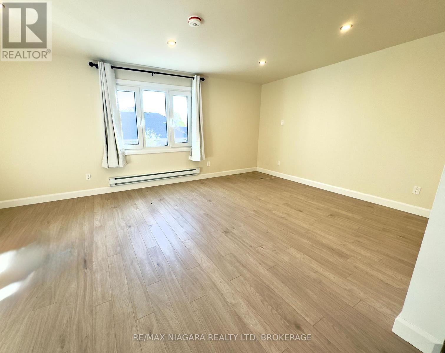 4992 Mcrae Street, Niagara Falls, Ontario  L2E 1P1 - Photo 8 - X12487751