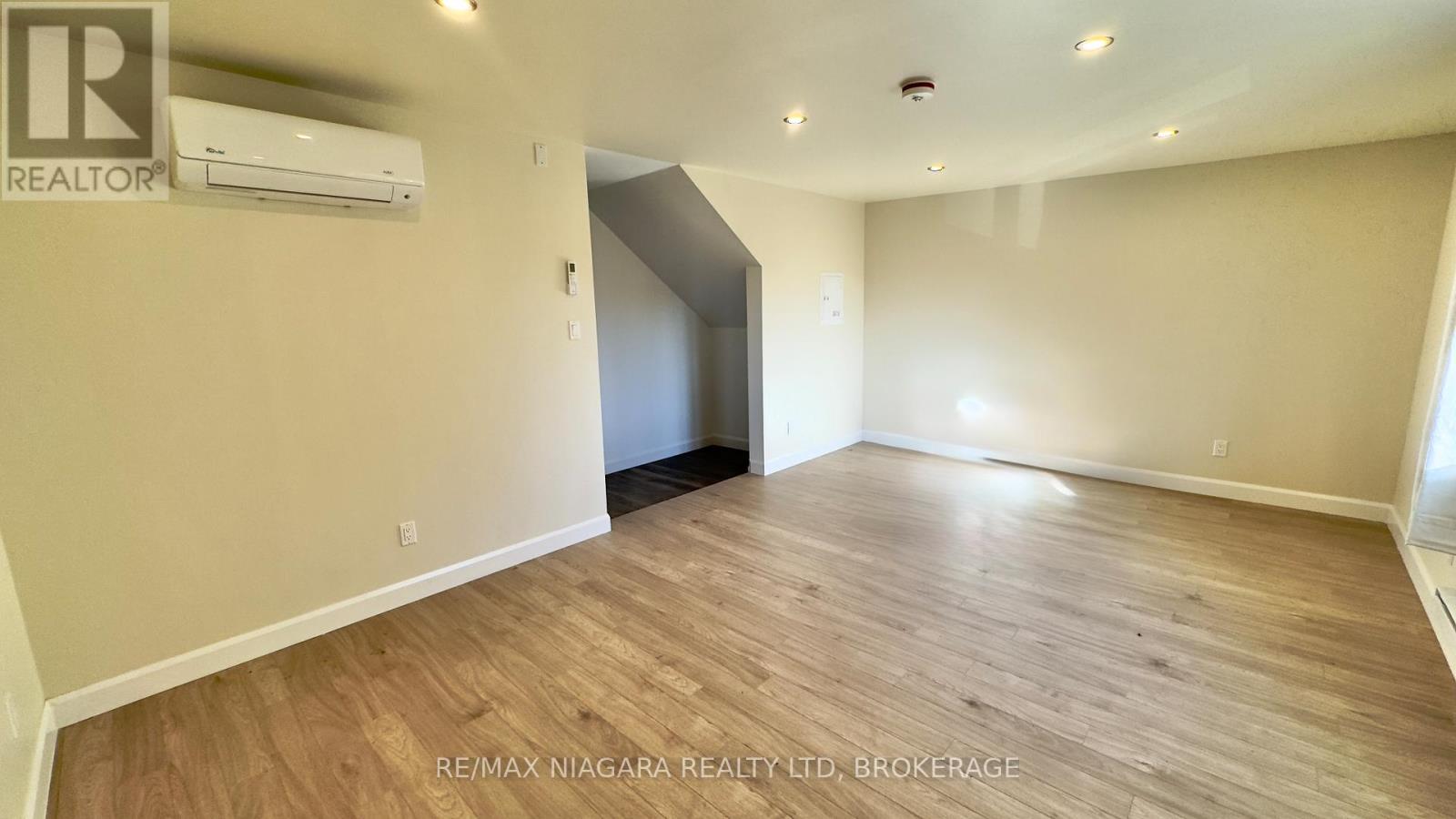 4992 Mcrae Street, Niagara Falls, Ontario  L2E 1P1 - Photo 9 - X12487751