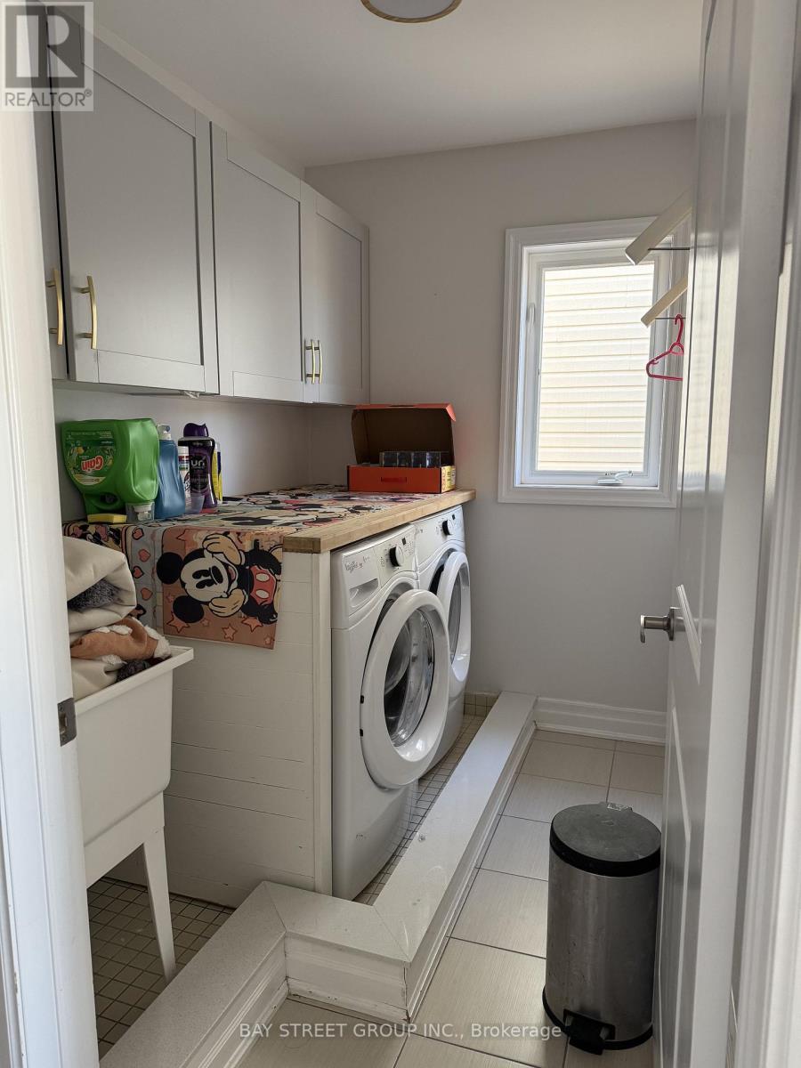 Master Bedroom - 51 Dominion Crescent, Niagara-On-The-Lake, Ontario  L0S 1P0 - Photo 11 - X12489040