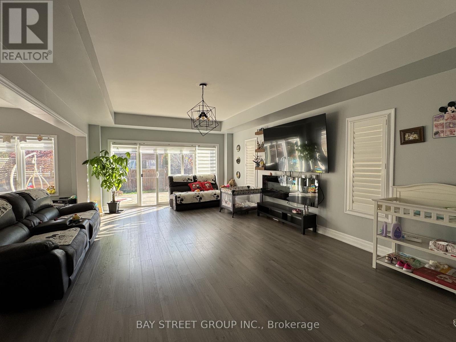 Master Bedroom - 51 Dominion Crescent, Niagara-On-The-Lake, Ontario  L0S 1P0 - Photo 3 - X12489040