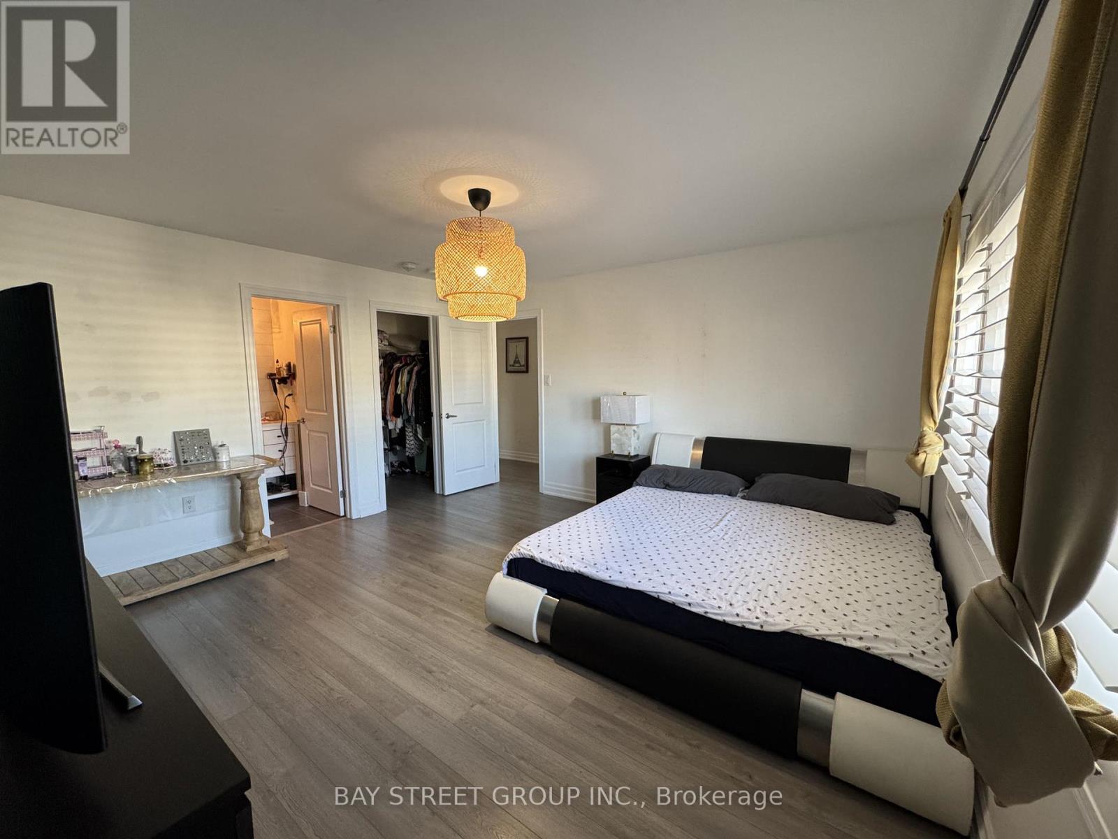 Master Bedroom - 51 Dominion Crescent, Niagara-On-The-Lake, Ontario  L0S 1P0 - Photo 7 - X12489040