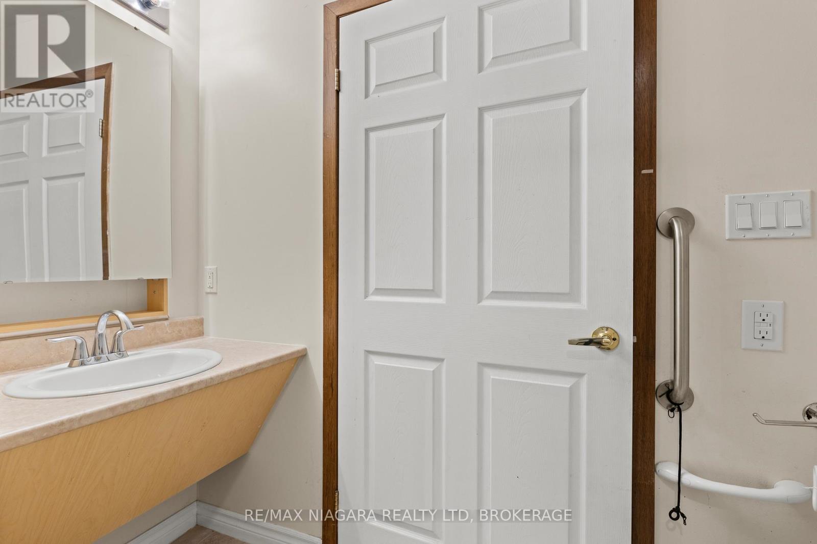 28 Runcorn Street, St. Catharines, Ontario  L2M 1N8 - Photo 12 - X12489186