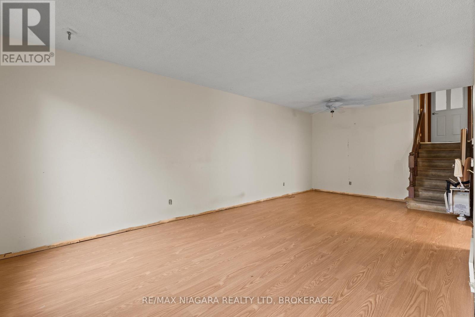 28 Runcorn Street, St. Catharines, Ontario  L2M 1N8 - Photo 5 - X12489186