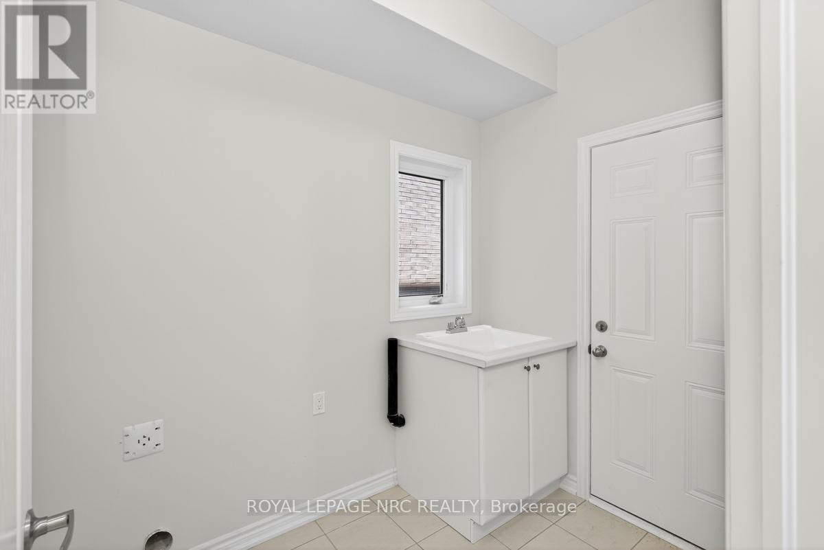 49 Huntsworth Avenue, Thorold, Ontario  L2V 0N2 - Photo 11 - X12489748