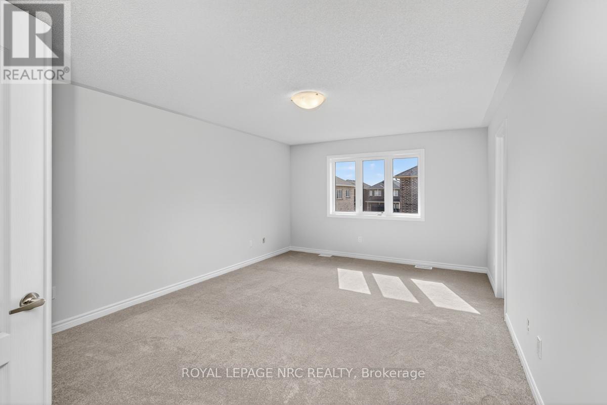 49 Huntsworth Avenue, Thorold, Ontario  L2V 0N2 - Photo 13 - X12489748