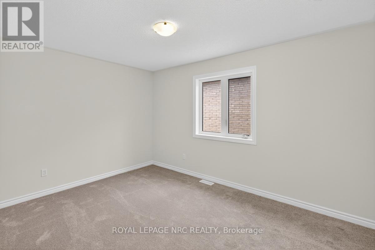 49 Huntsworth Avenue, Thorold, Ontario  L2V 0N2 - Photo 19 - X12489748