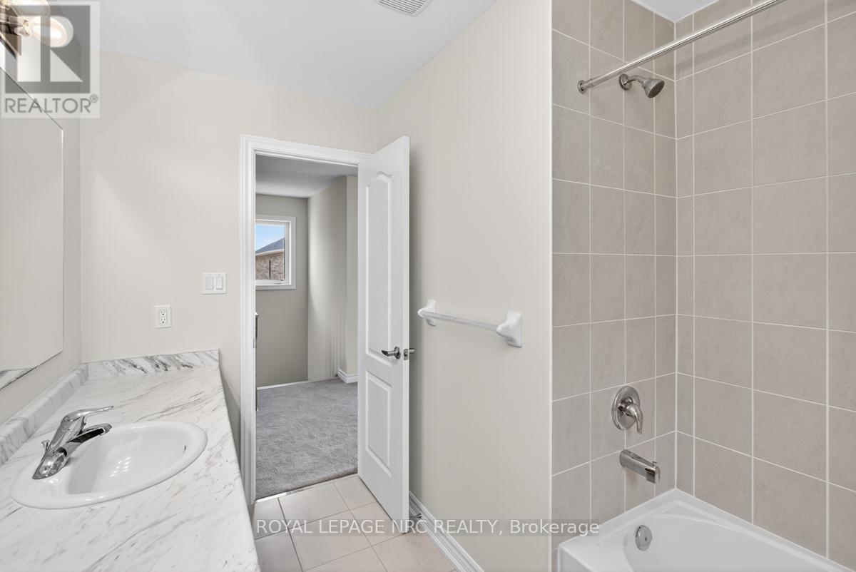 49 Huntsworth Avenue, Thorold, Ontario  L2V 0N2 - Photo 24 - X12489748