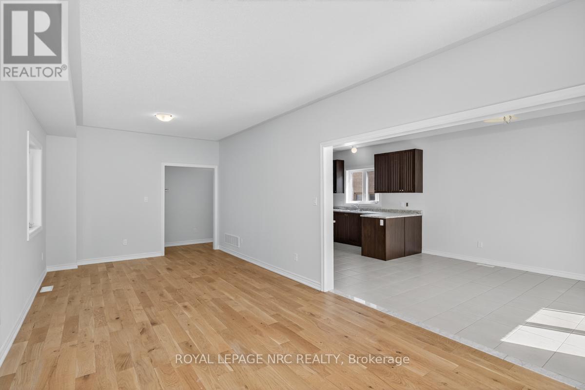 49 Huntsworth Avenue, Thorold, Ontario  L2V 0N2 - Photo 7 - X12489748