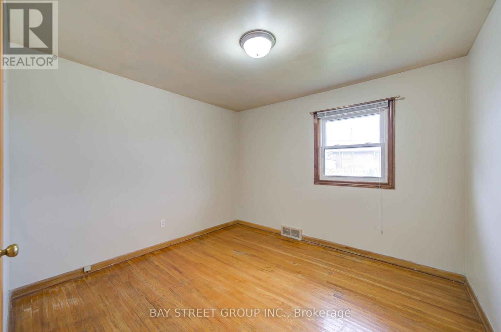 58 Broderick Avenue, Thorold, Ontario  L2V 2J1 - Photo 14 - X12493908