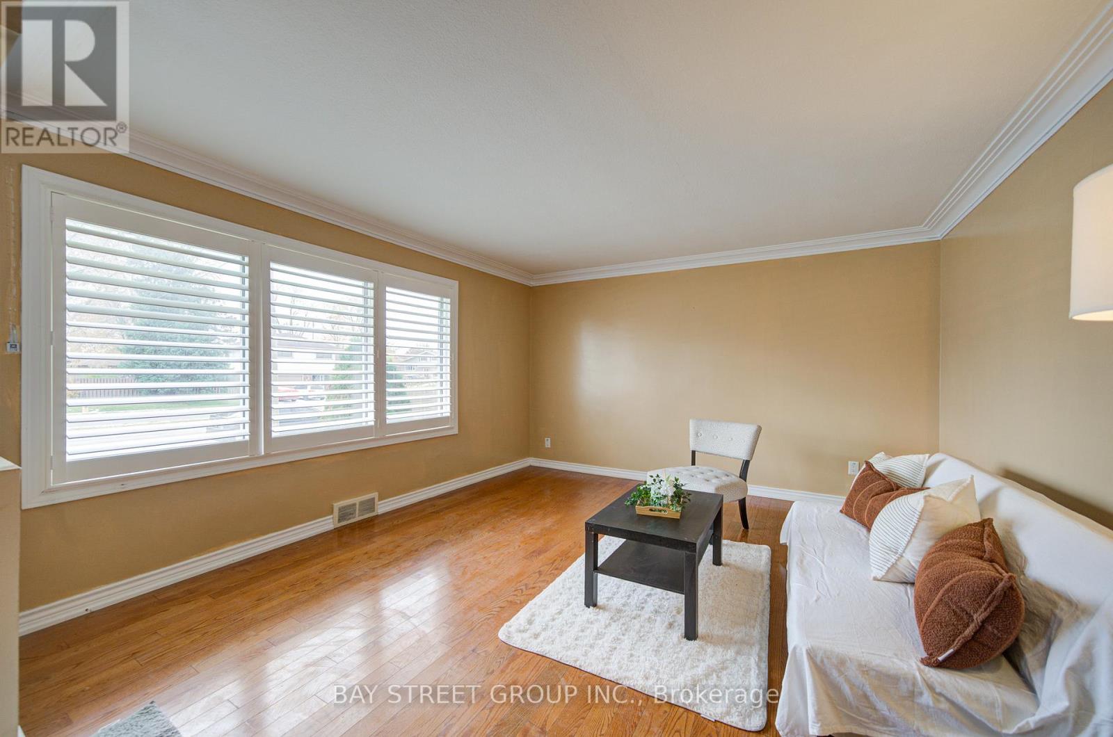 58 Broderick Avenue, Thorold, Ontario  L2V 2J1 - Photo 4 - X12493908