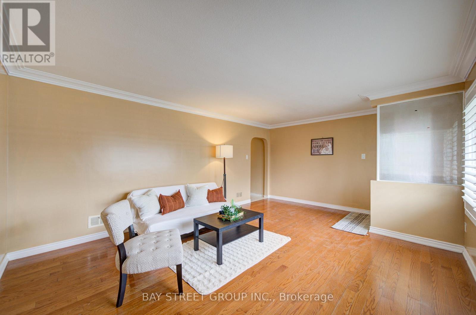 58 Broderick Avenue, Thorold, Ontario  L2V 2J1 - Photo 5 - X12493908