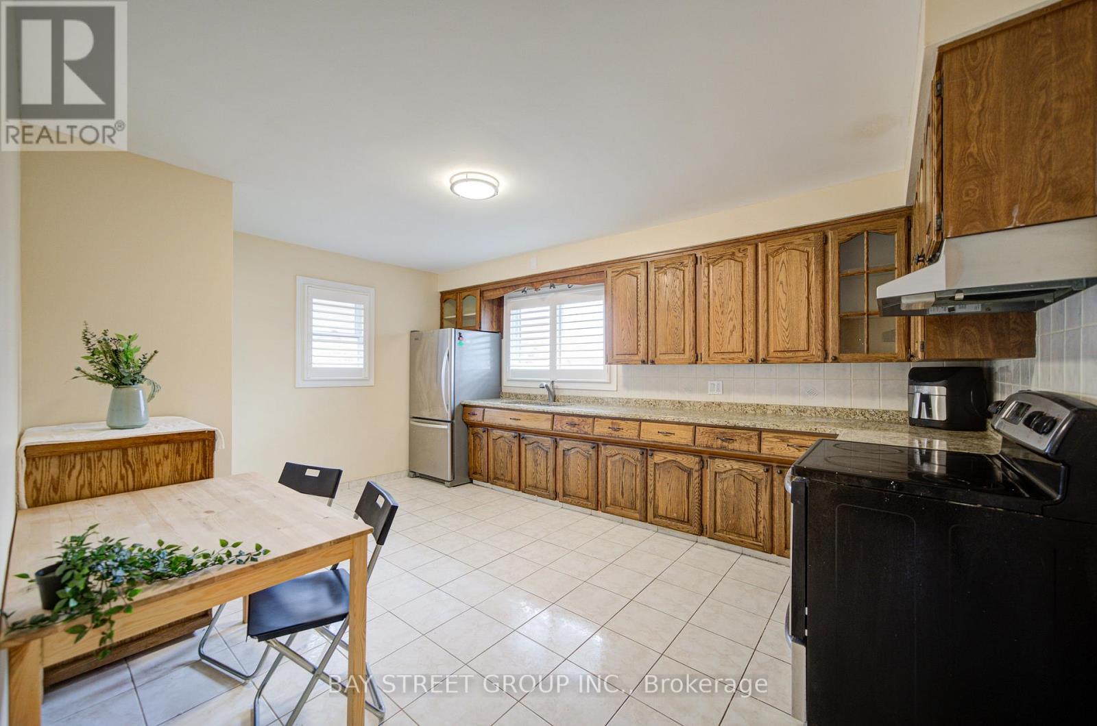 58 Broderick Avenue, Thorold, Ontario  L2V 2J1 - Photo 7 - X12493908