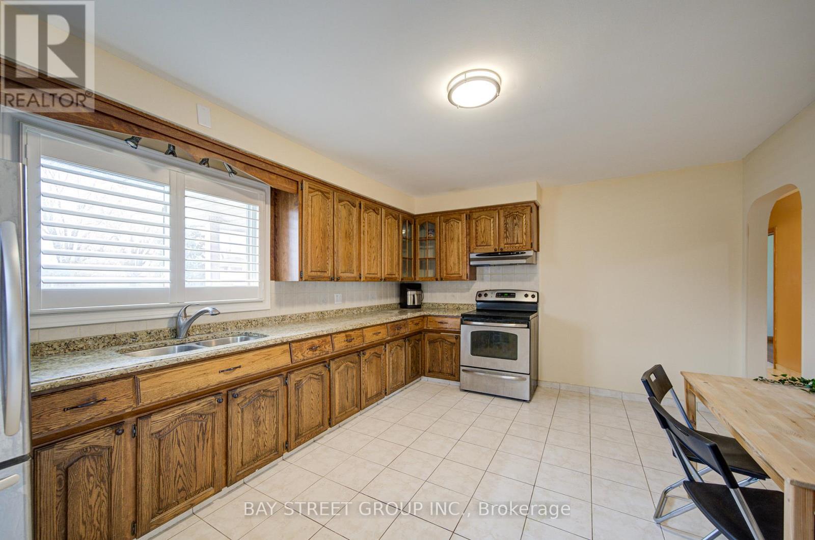 58 Broderick Avenue, Thorold, Ontario  L2V 2J1 - Photo 9 - X12493908