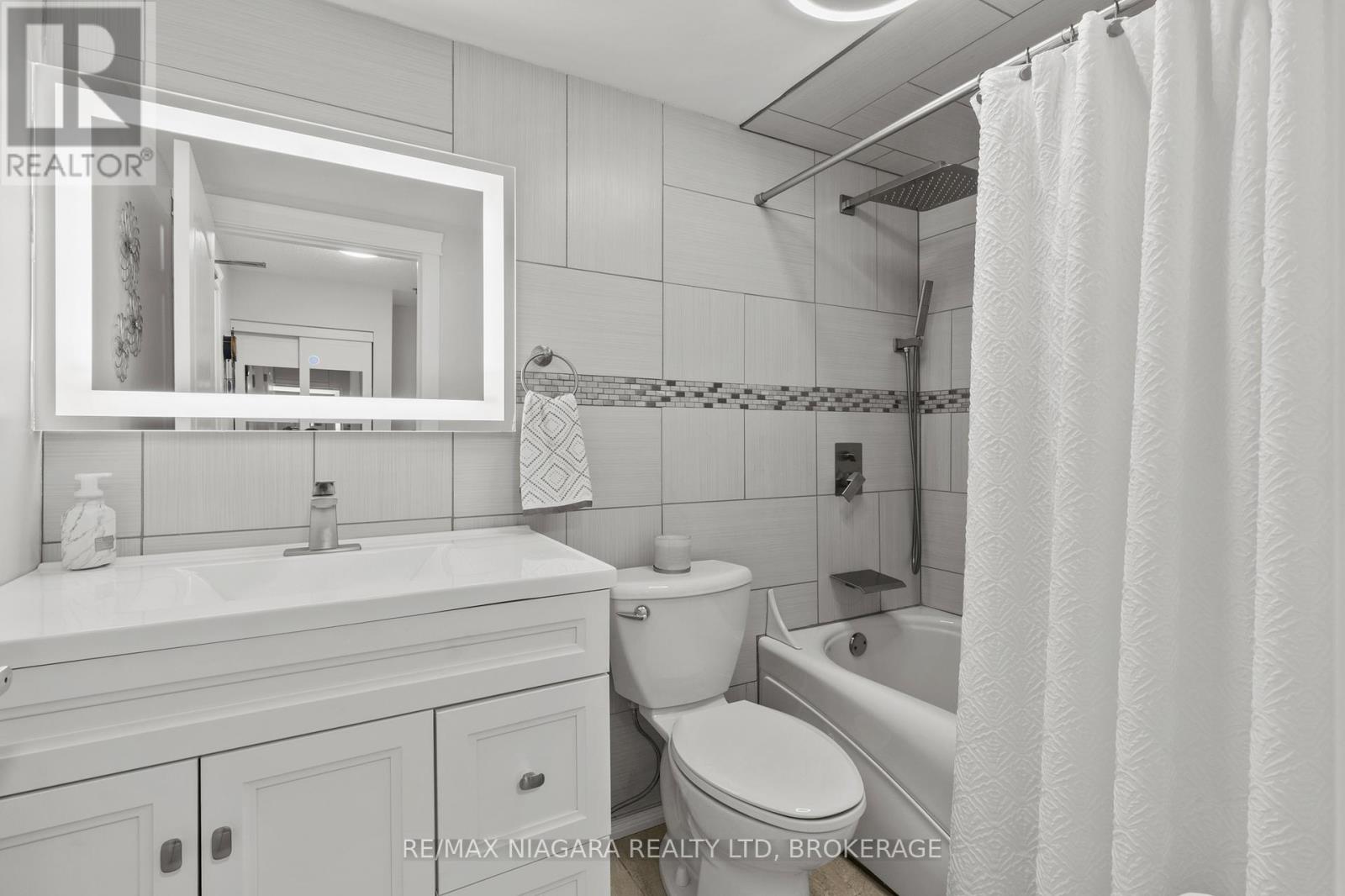 1304 - 330 Prince Charles Drive, Welland, Ontario  L3C 7B3 - Photo 20 - X12494066