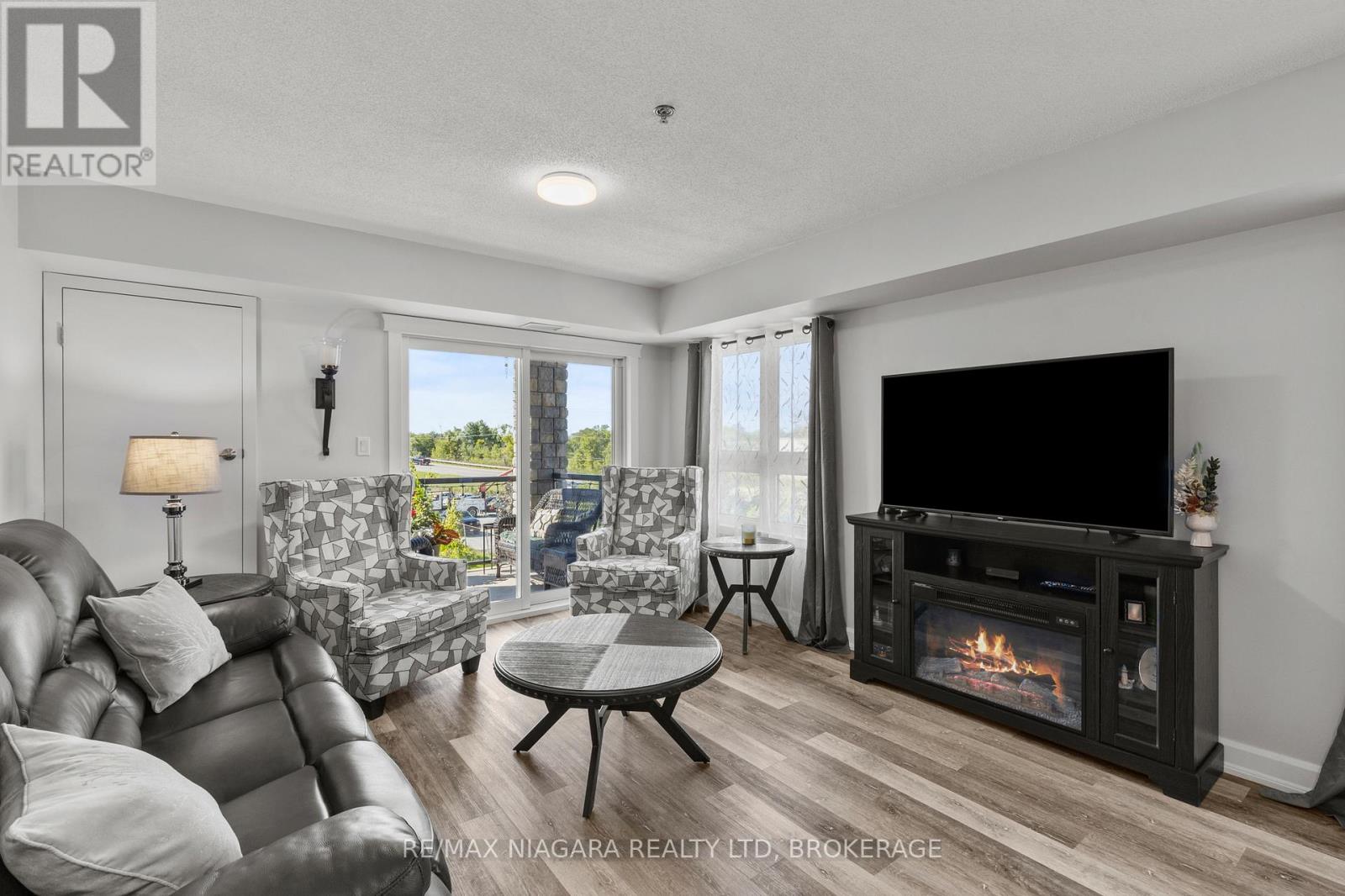 1304 - 330 Prince Charles Drive, Welland, Ontario  L3C 7B3 - Photo 8 - X12494066