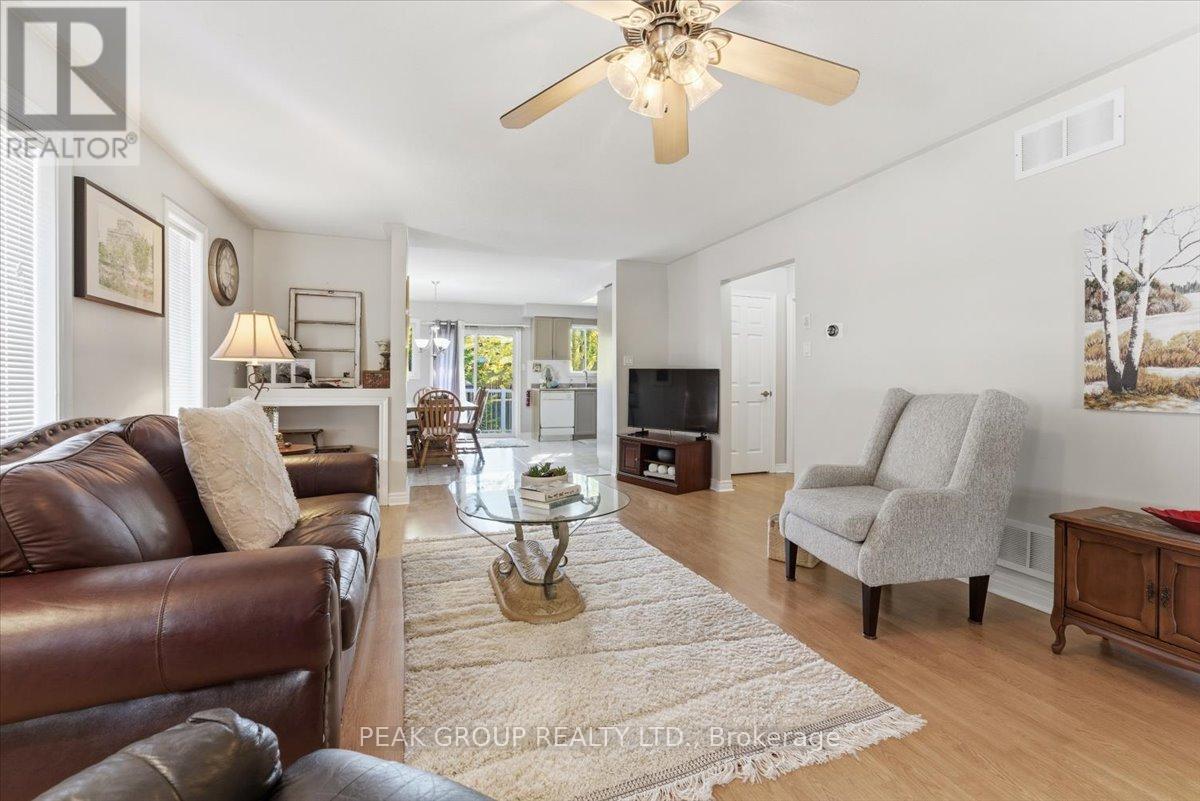 35 Jackson Court E, Welland, Ontario  L3C 7G4 - Photo 4 - X12494226