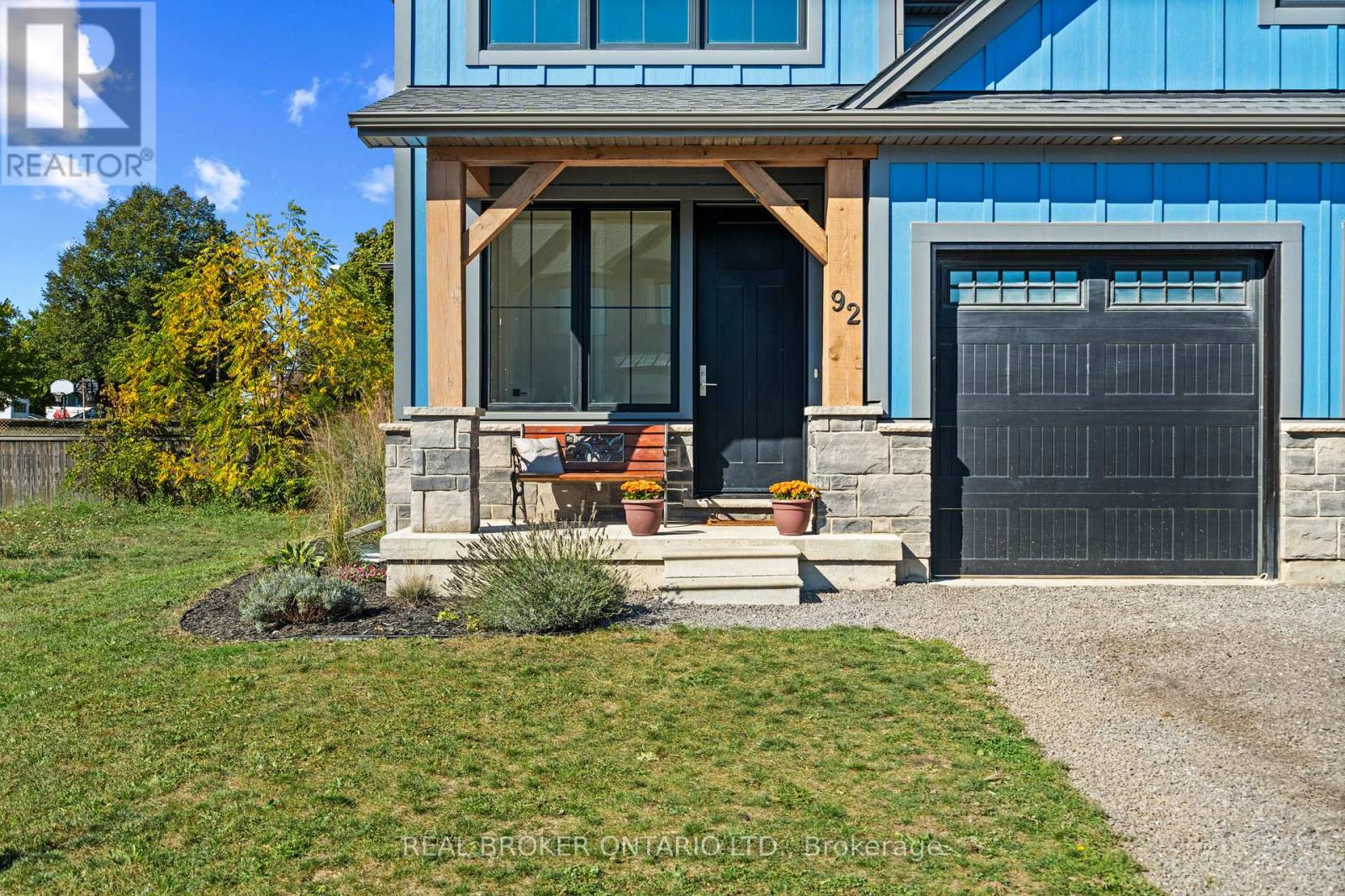 92 Ivy Crescent, Thorold, Ontario  L2V 0J9 - Photo 3 - X12494254