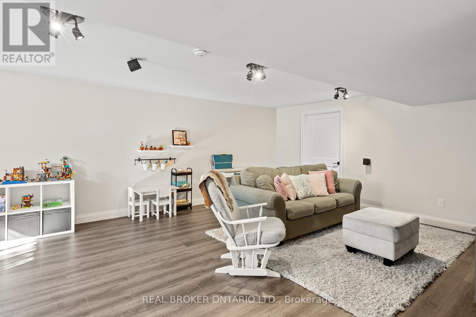 92 Ivy Crescent, Thorold, Ontario  L2V 0J9 - Photo 41 - X12494254