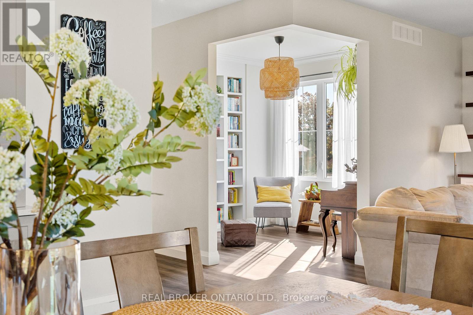 92 Ivy Crescent, Thorold, Ontario  L2V 0J9 - Photo 9 - X12494254