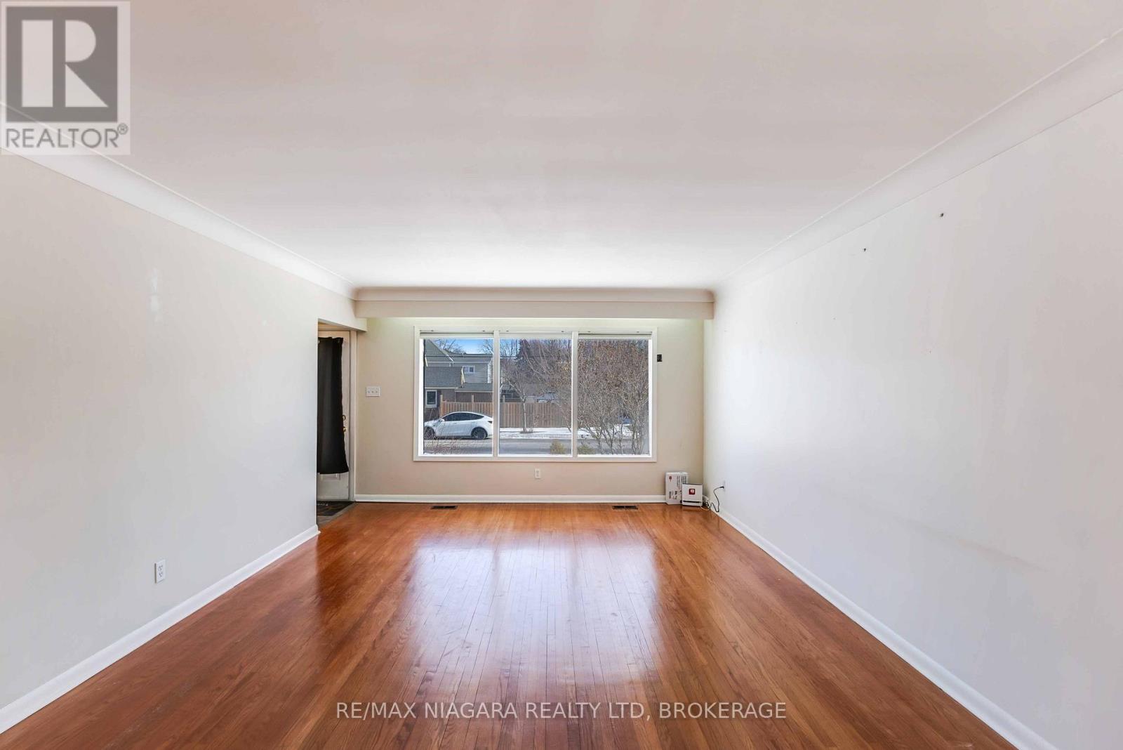 Main Level - 144 Elm Street, Port Colborne, Ontario  L3K 4N4 - Photo 4 - X12496318