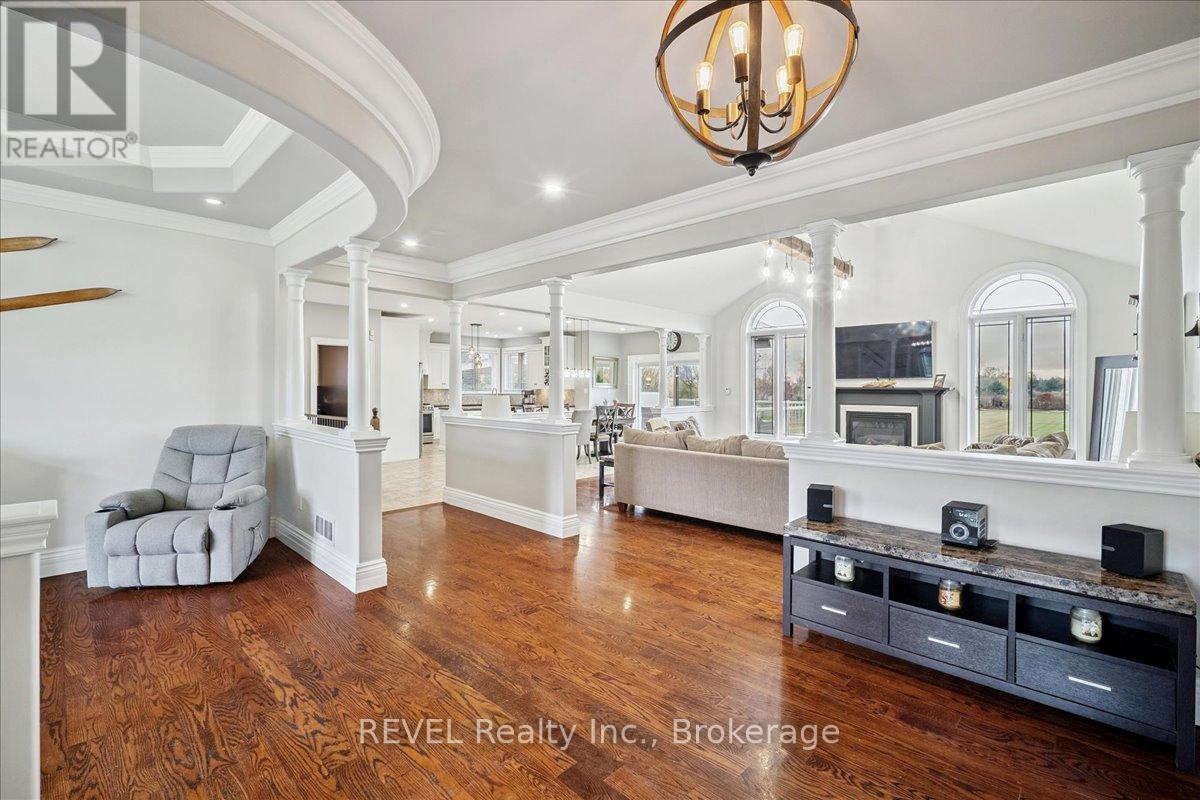 1330 Concession 6 Road W, Hamilton, Ontario  L8B 1N1 - Photo 4 - X12497382