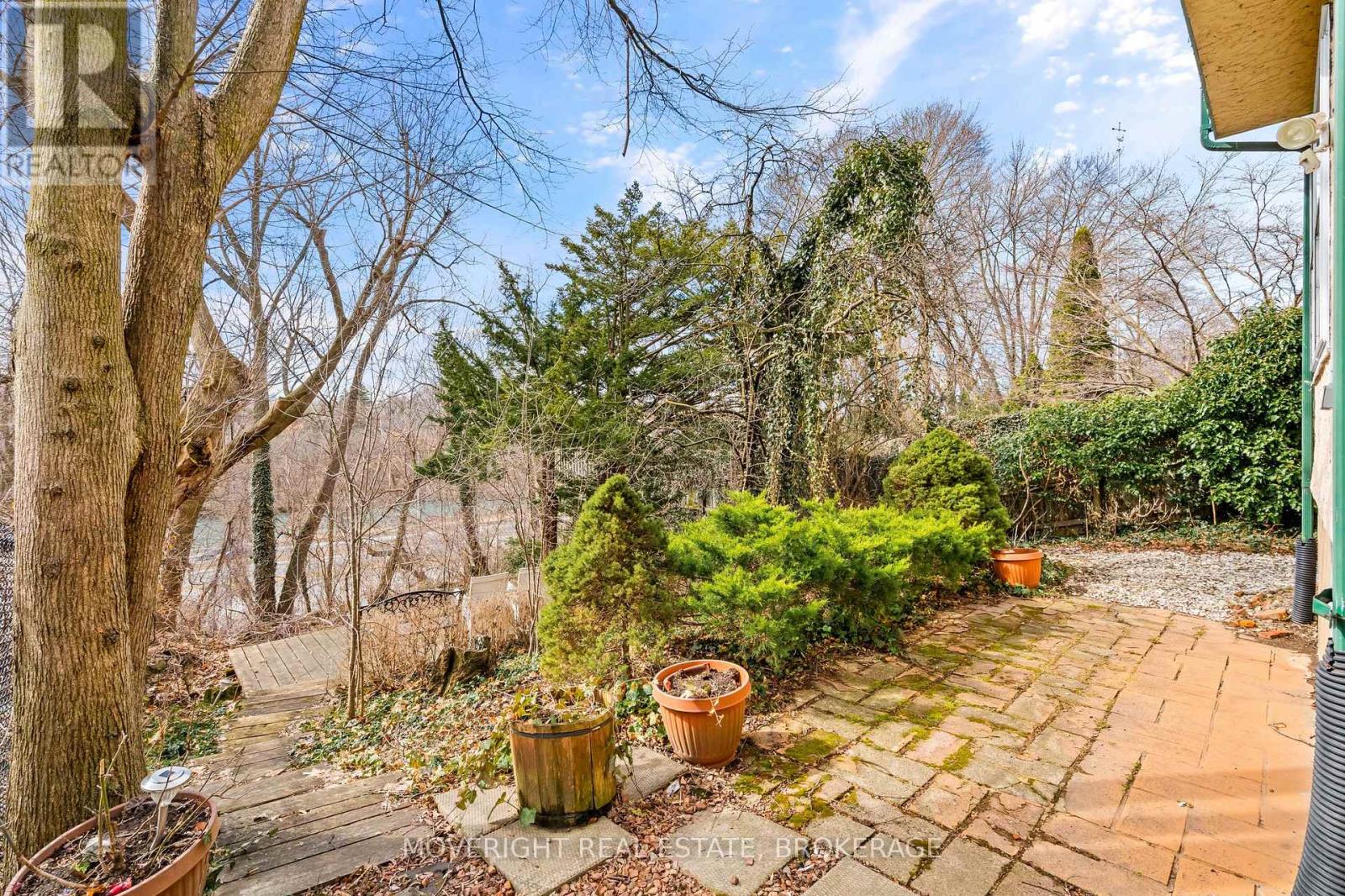 31 Yates Street, St. Catharines, Ontario  L2R 5R3 - Photo 10 - X12497640