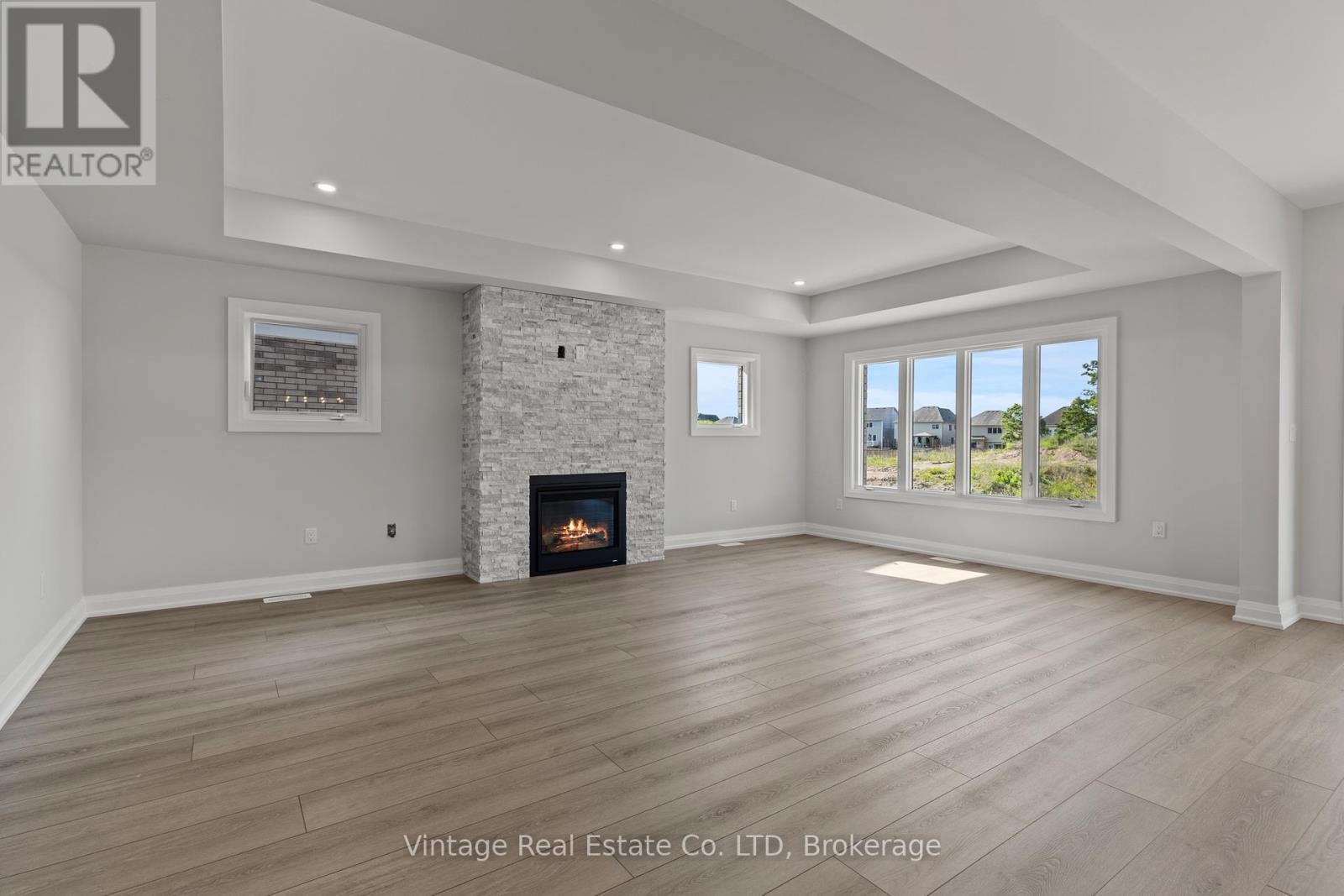 7455 Majestic Trail, Niagara Falls, Ontario  L2H 3V9 - Photo 10 - X12498948