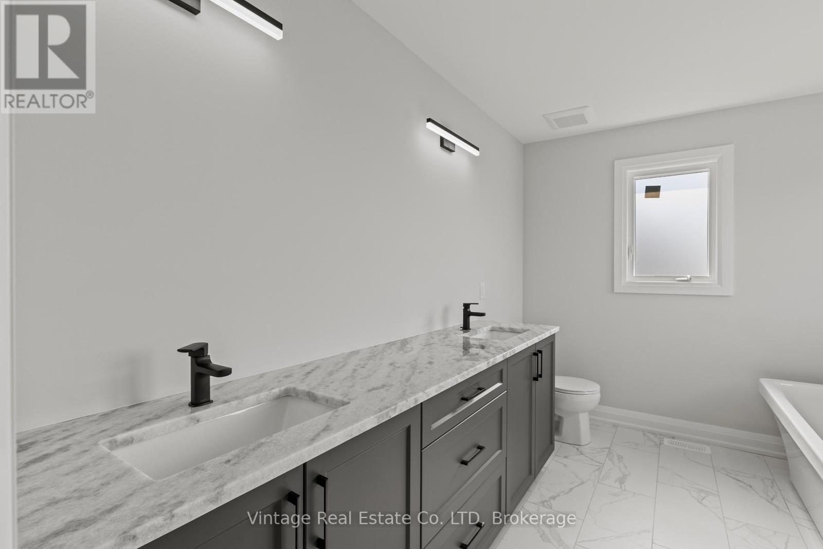 7455 Majestic Trail, Niagara Falls, Ontario  L2H 3V9 - Photo 16 - X12498948