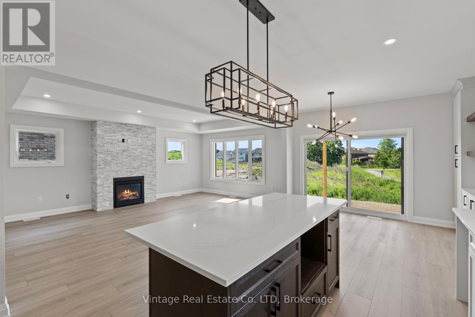 7455 Majestic Trail, Niagara Falls, Ontario  L2H 3V9 - Photo 6 - X12498948