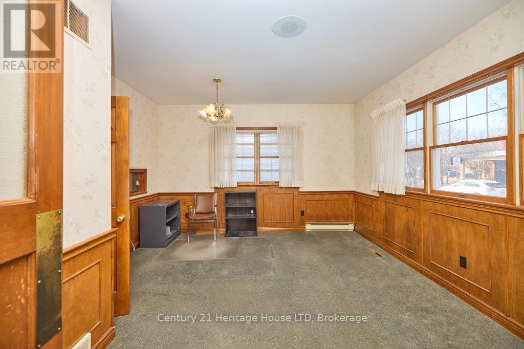 288 Ridge Road N, Fort Erie, Ontario  L0S 1N0 - Photo 3 - X12499364