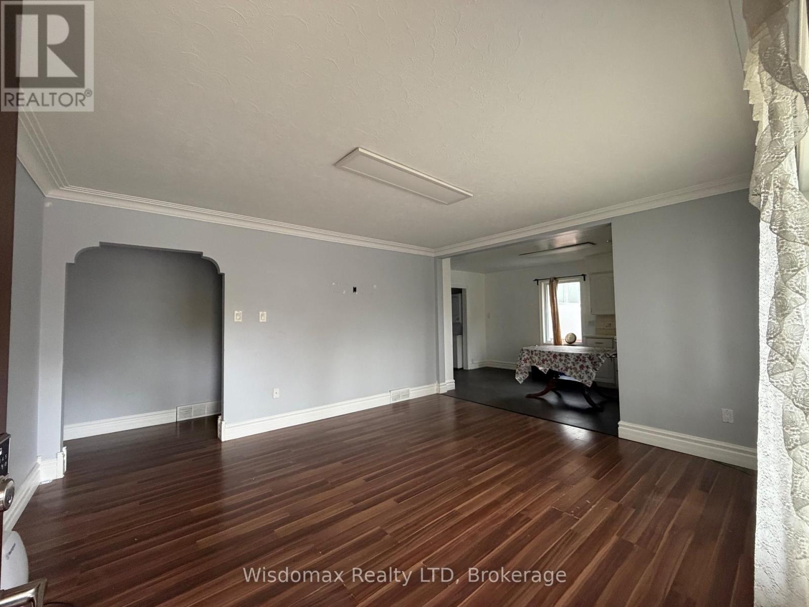 25 Ted Street, St. Catharines, Ontario  L2N 1E6 - Photo 2 - X12500262