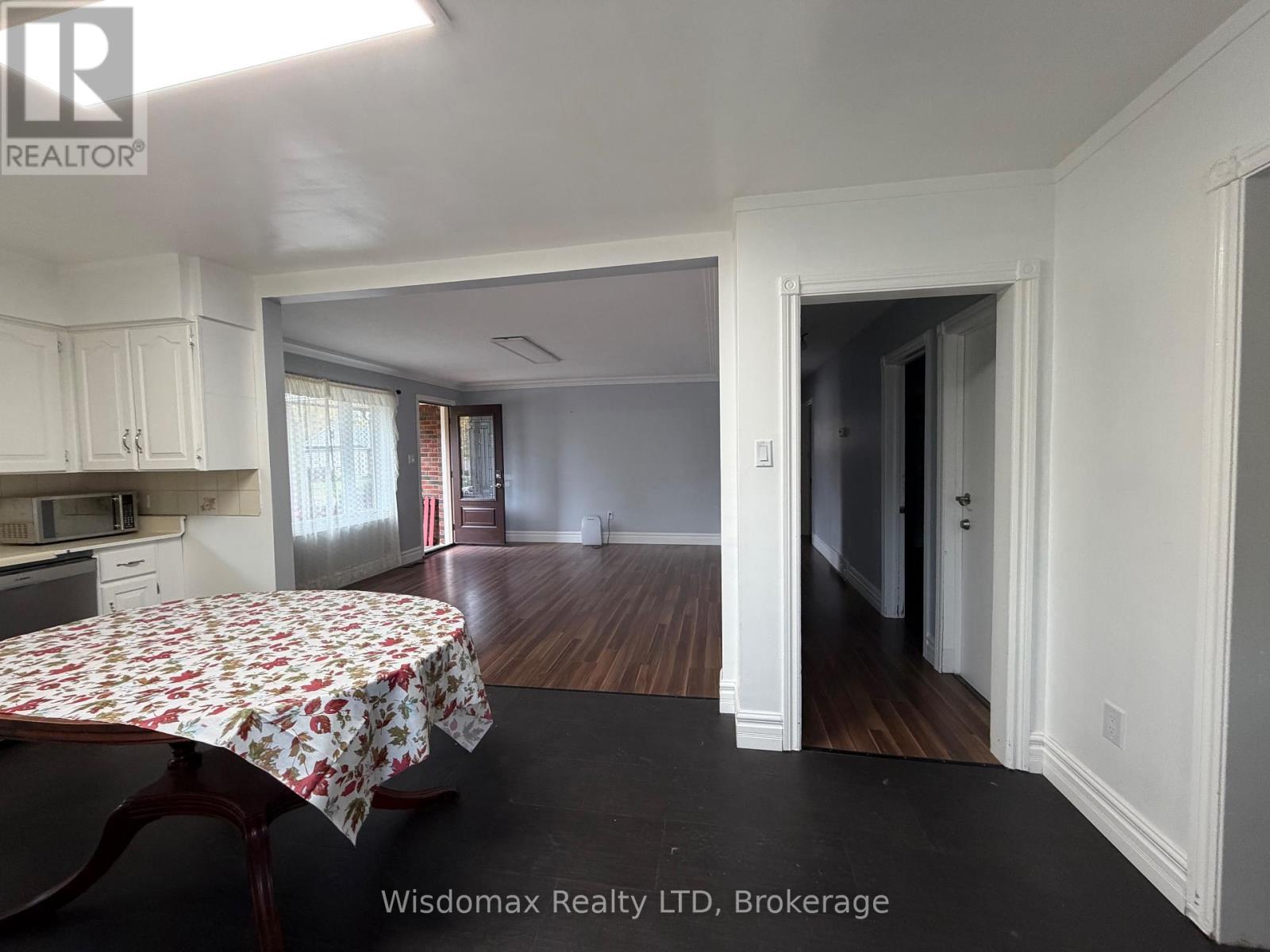 25 Ted Street, St. Catharines, Ontario  L2N 1E6 - Photo 3 - X12500262